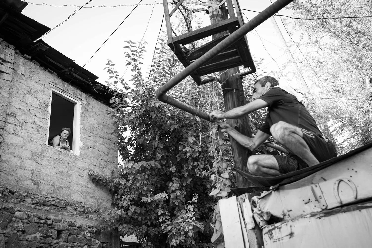 A man performing repairs in the Kond district